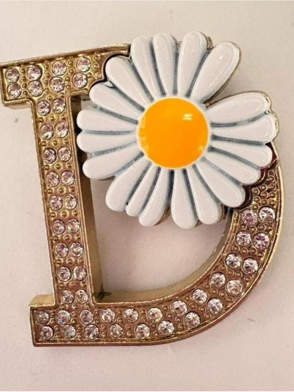 Gold tone Rhinestone brooch pin with White and Yellow Daisy
